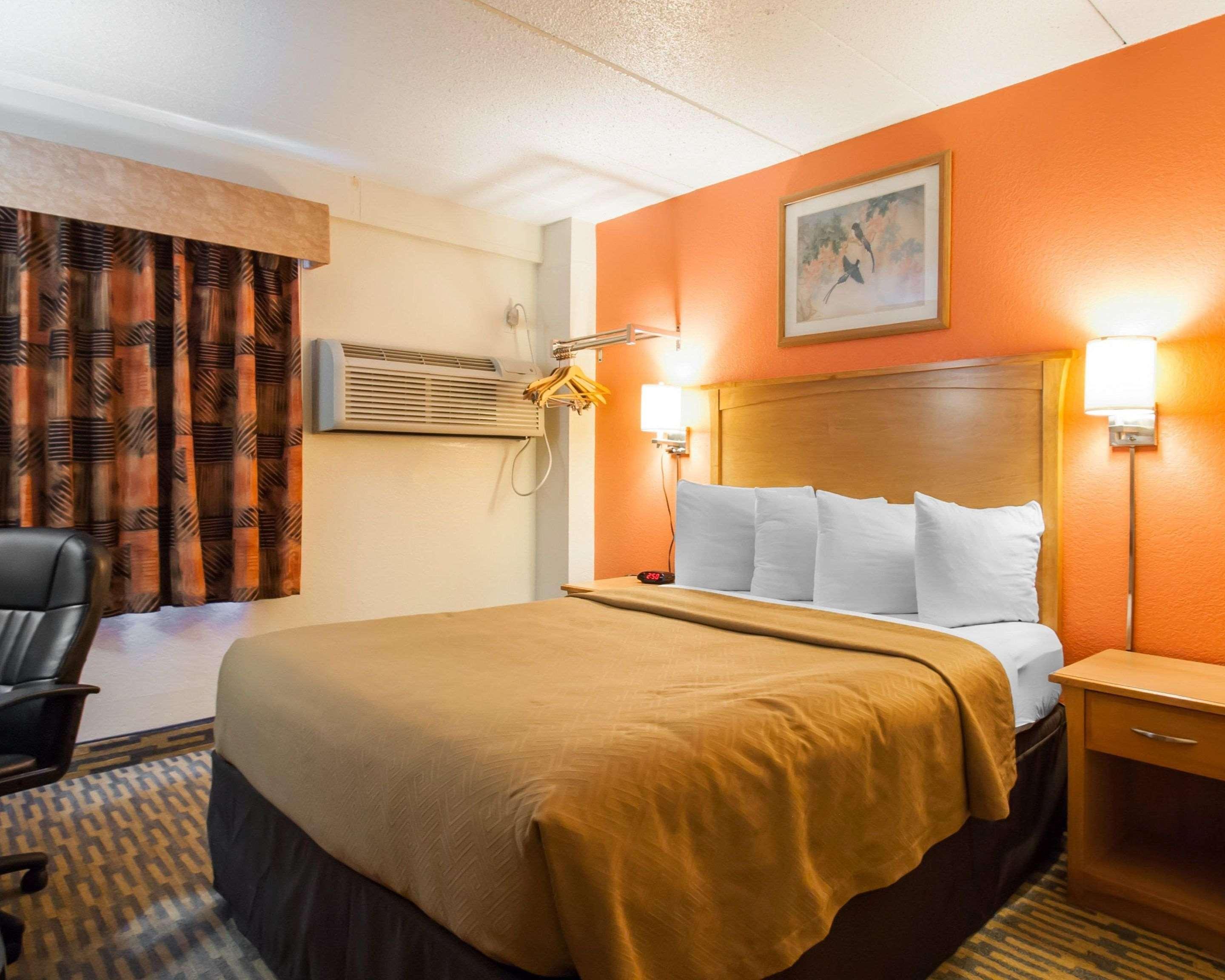 Econo Lodge Kansas City Downtown North Экстерьер фото