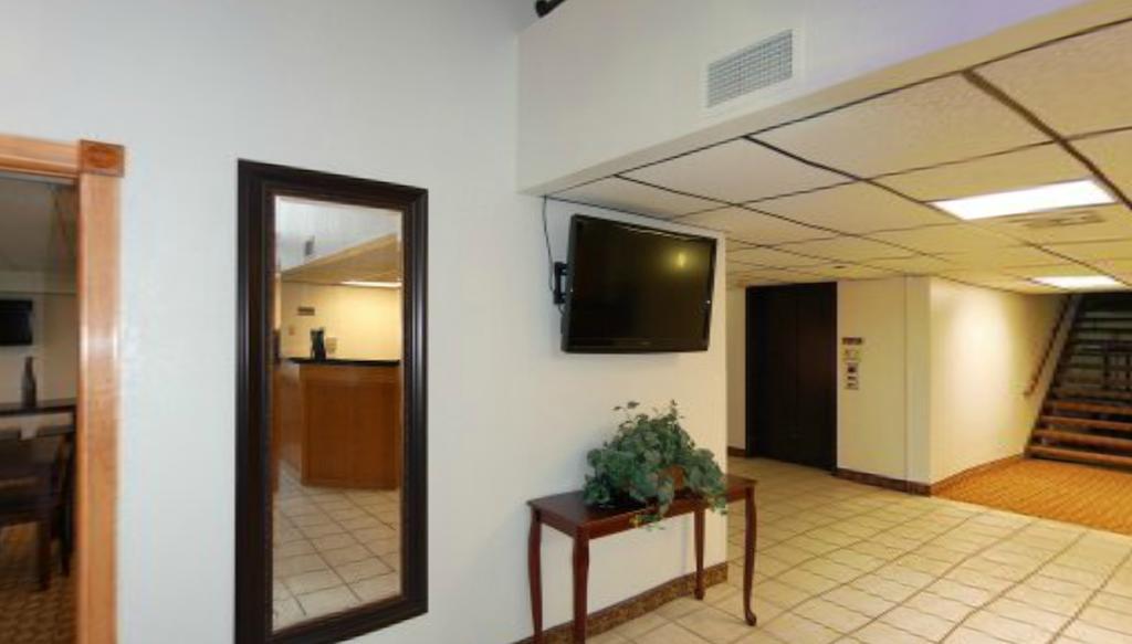 Econo Lodge Kansas City Downtown North Экстерьер фото