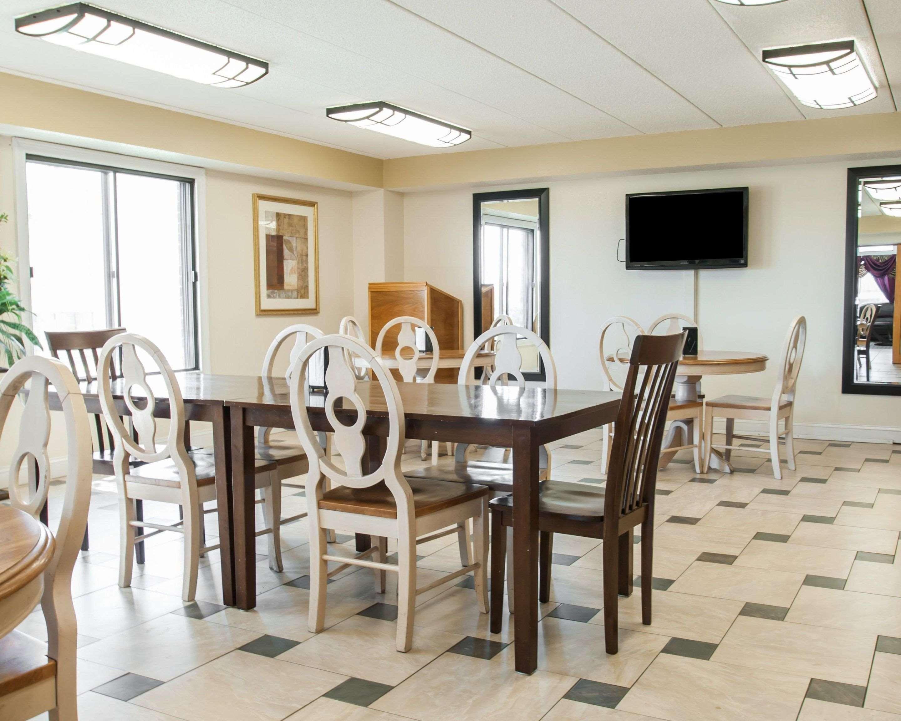 Econo Lodge Kansas City Downtown North Экстерьер фото