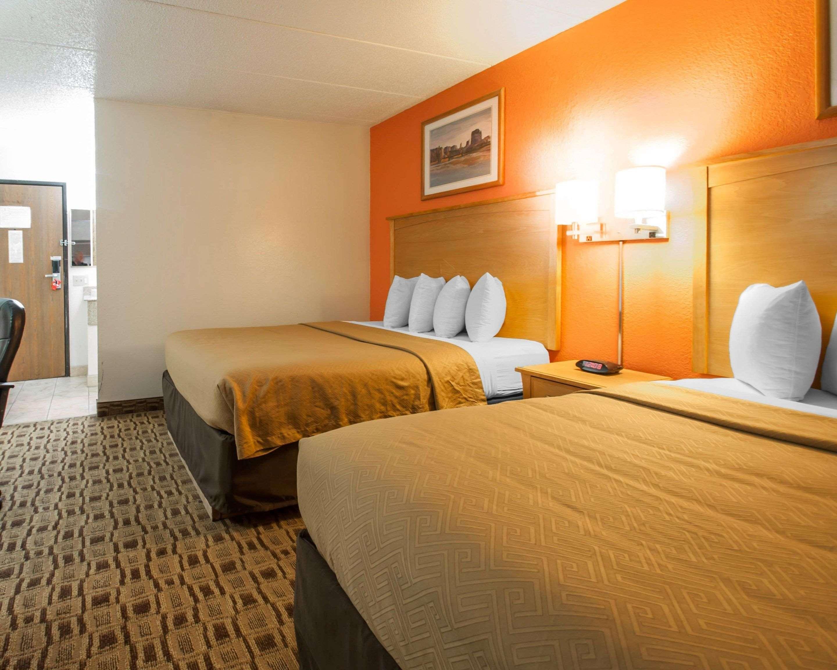 Econo Lodge Kansas City Downtown North Экстерьер фото