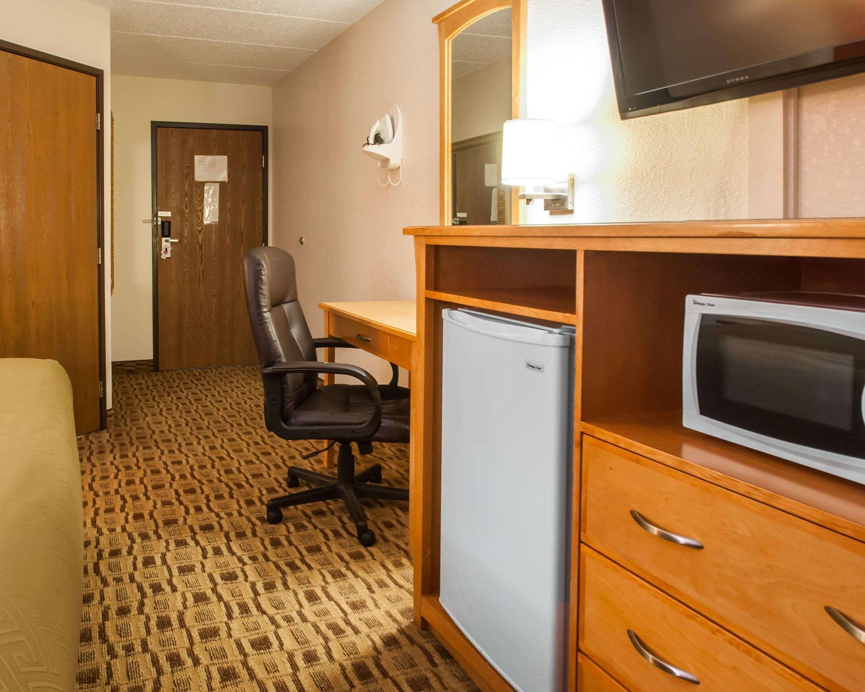 Econo Lodge Kansas City Downtown North Экстерьер фото