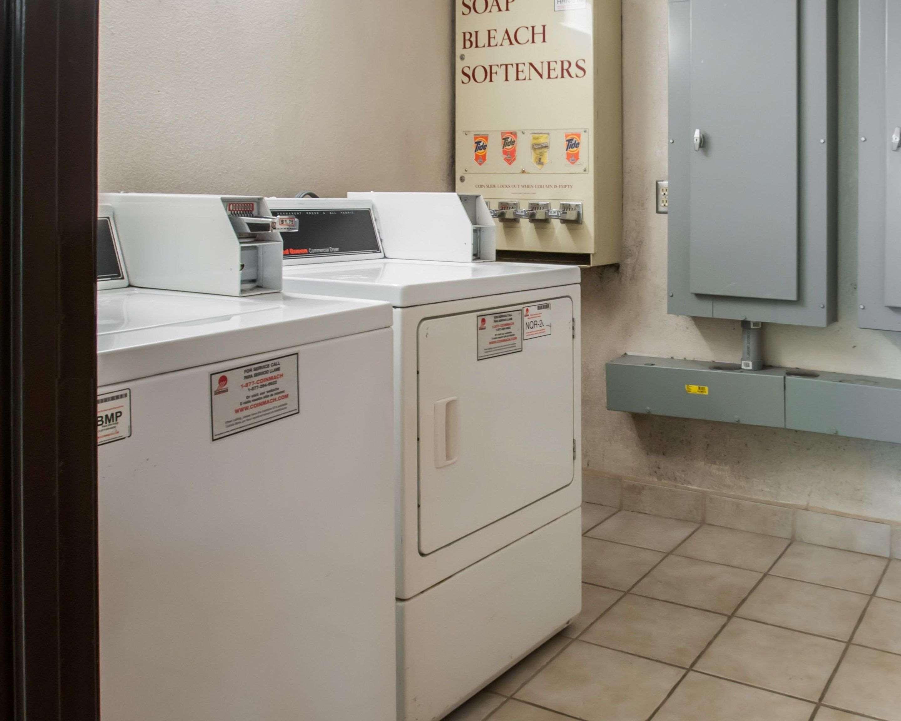 Econo Lodge Kansas City Downtown North Экстерьер фото