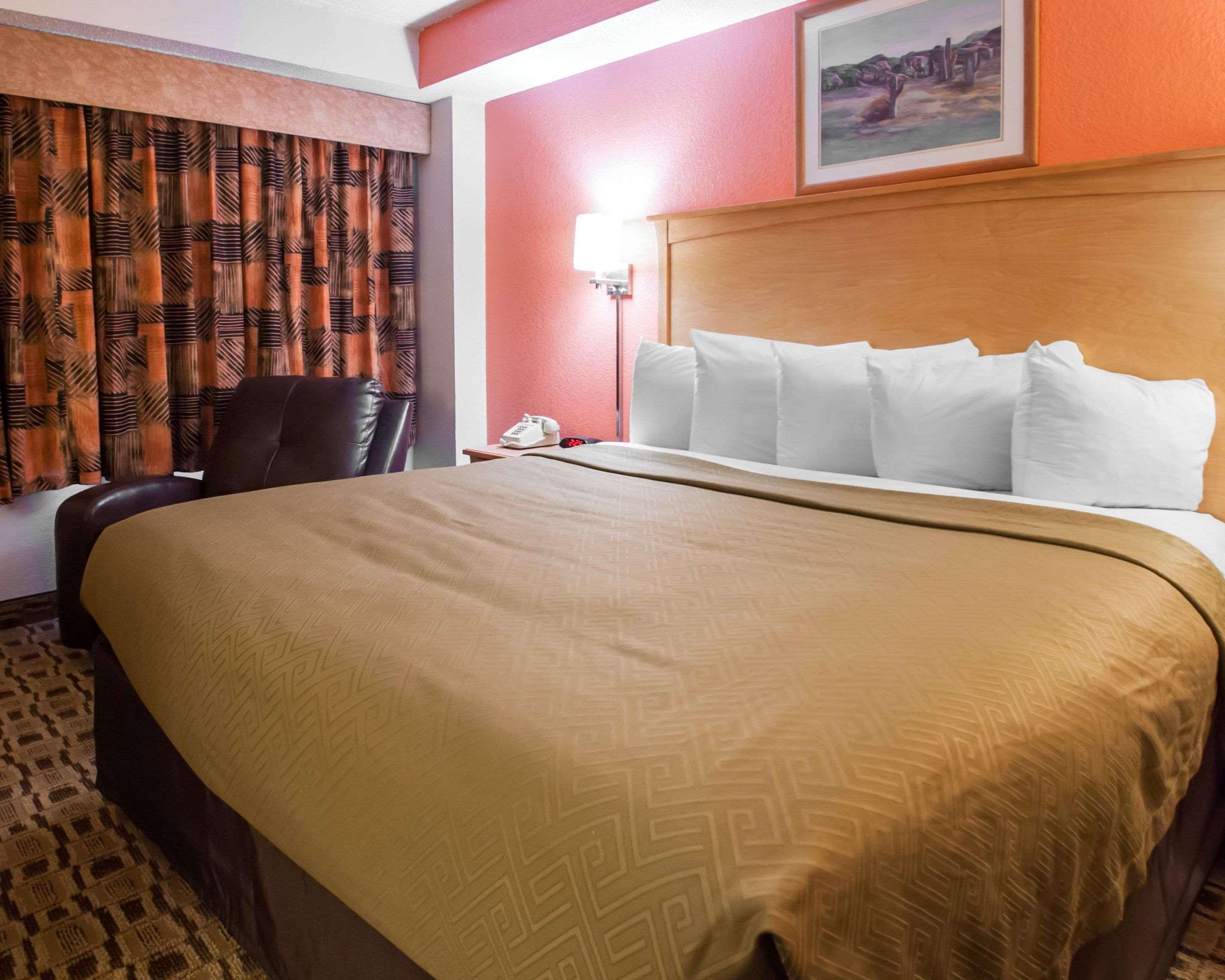 Econo Lodge Kansas City Downtown North Экстерьер фото