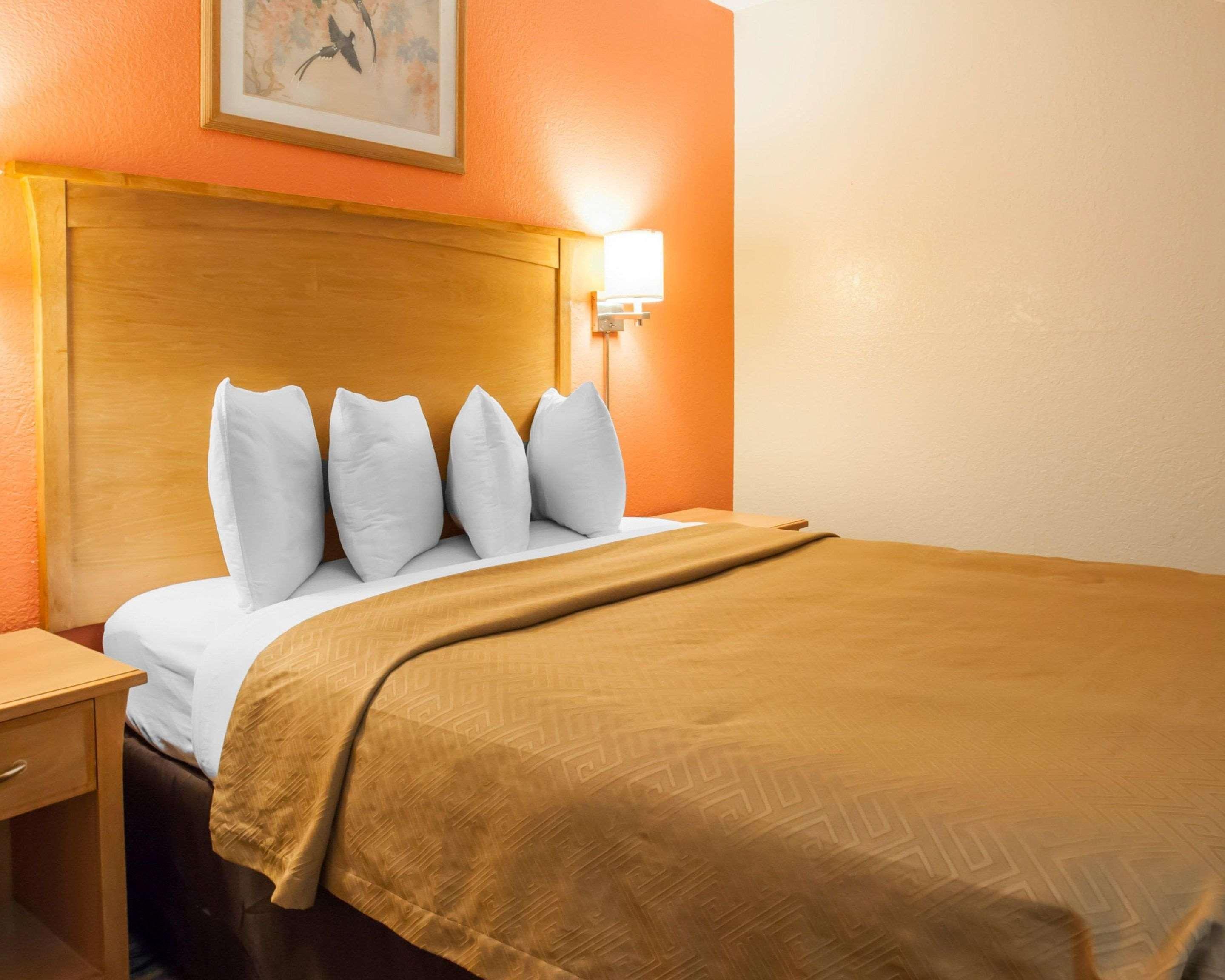 Econo Lodge Kansas City Downtown North Экстерьер фото