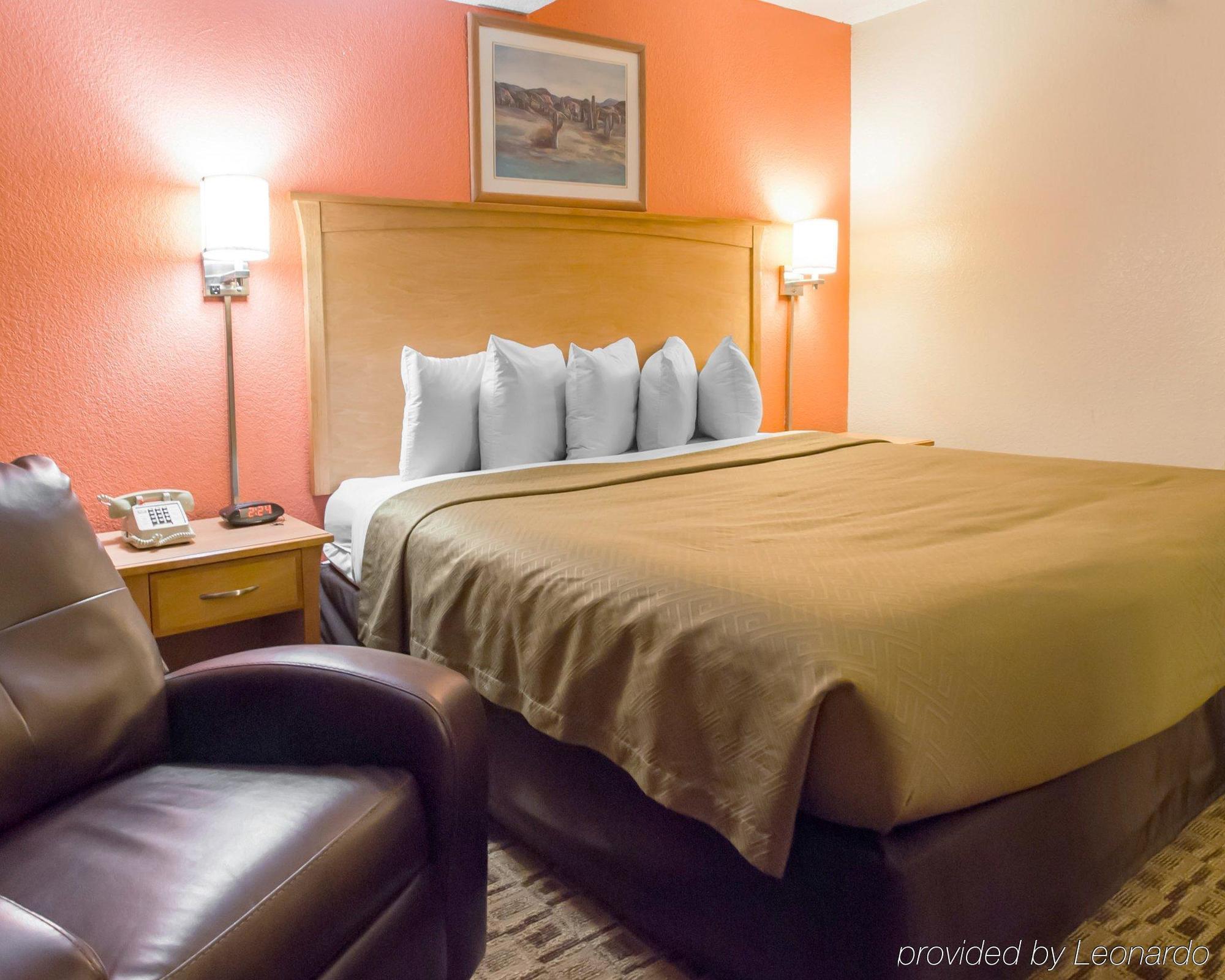 Econo Lodge Kansas City Downtown North Экстерьер фото